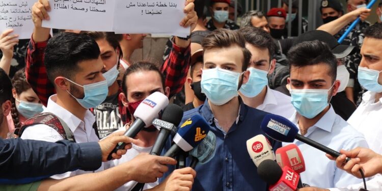 عمر الحوت: أمنوا اللقاح للجميع ثم فكروا بالعودة إلى المدمج