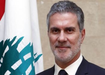 وزارة السياحة تفتح تحقيق في فندق فتش فيه موظف حقيبة أحد النزلاء