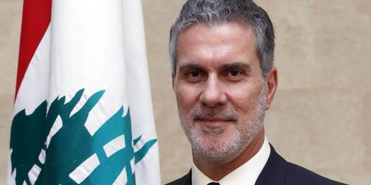 وزارة السياحة تفتح تحقيق في فندق فتش فيه موظف حقيبة أحد النزلاء